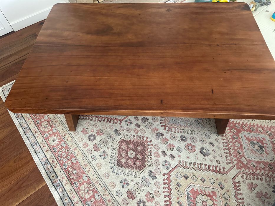 Mesa de centro em madeira maciça de olmo Zara Home