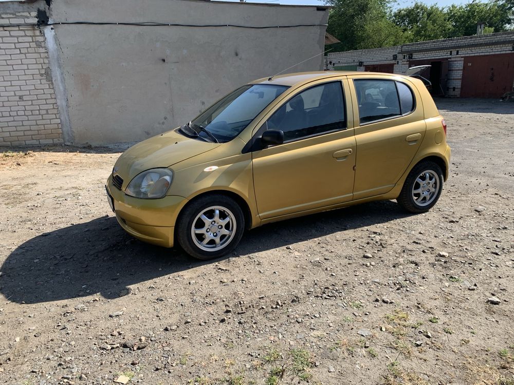 Продаю автомобіль Toyota Yaris
