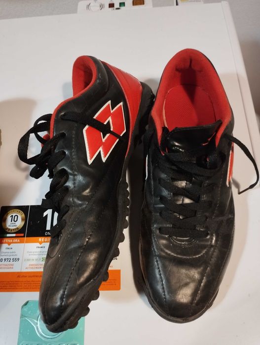 Chuteiras Lotto e Umbro