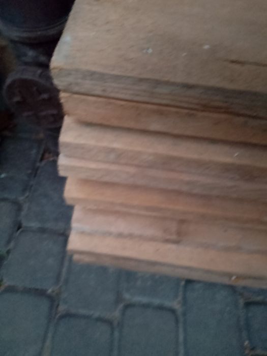 Deski szalunkowe różnej wielkości o grubości 32 mm