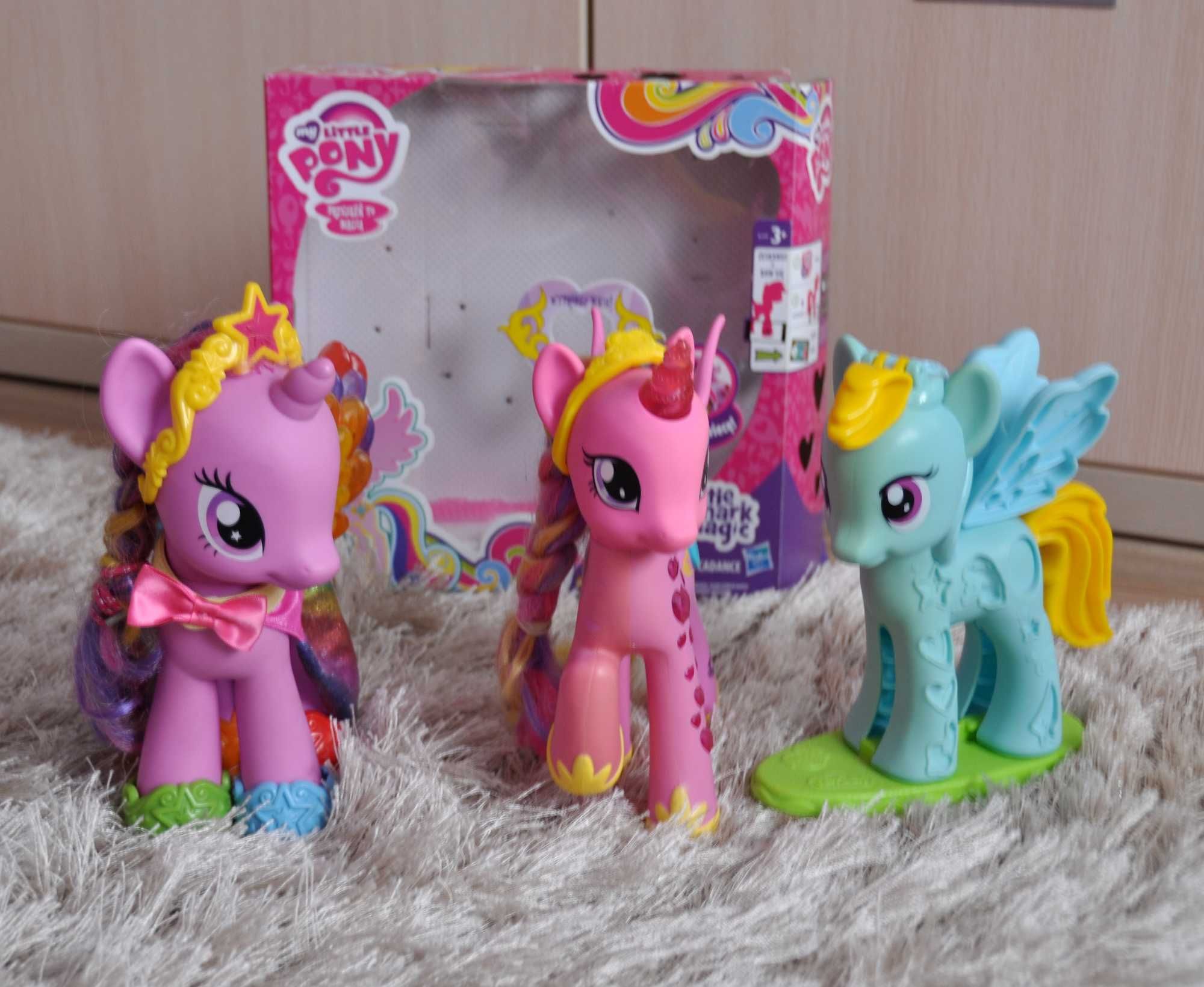 Trzy koniki My Little Pony:Cadance ,Rainbow Dash,Twilight Sparkle