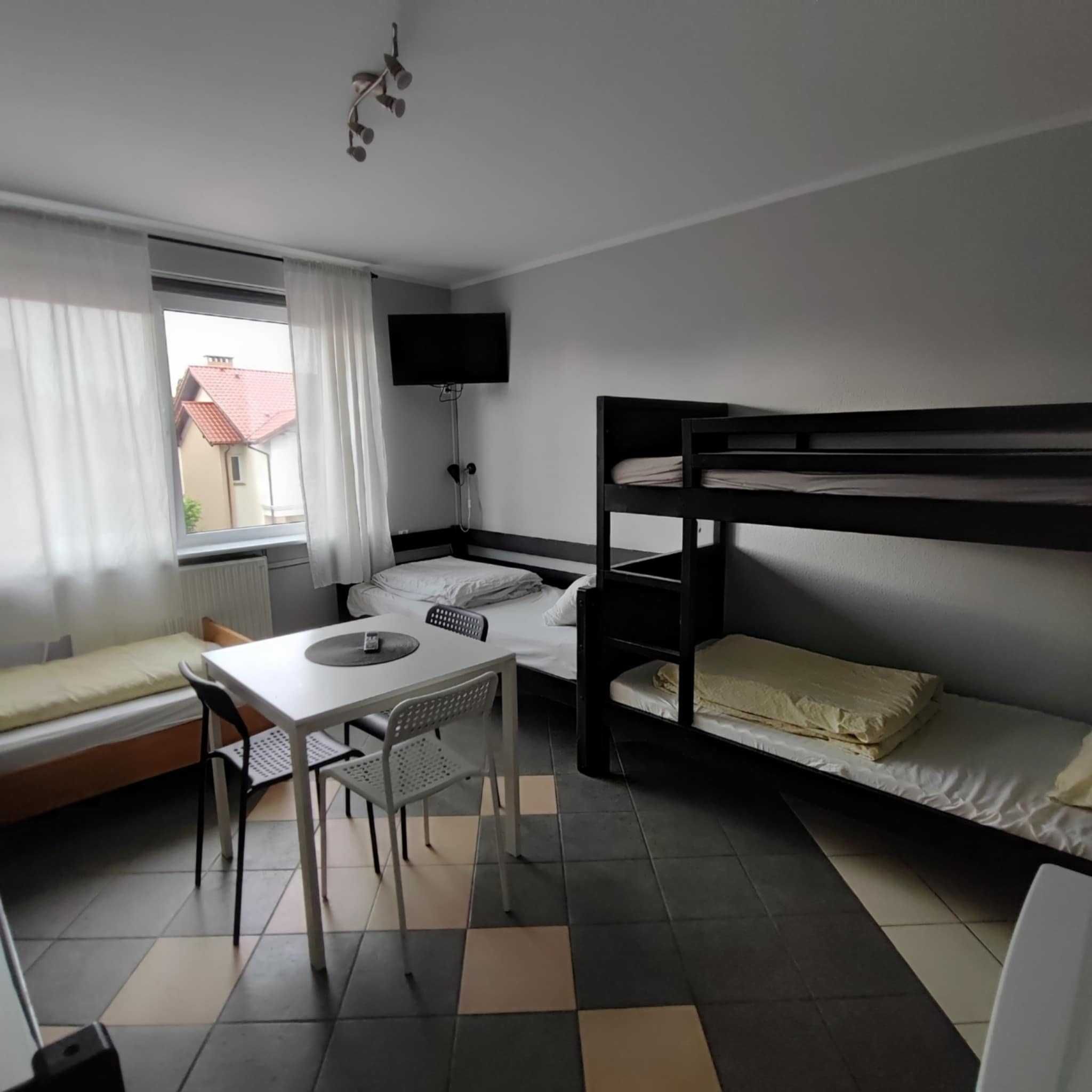 Tanie noclegi, WOLNE POKOJE, TV Wi-Fi, Parking, Hostel, Kwatery