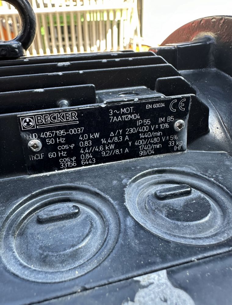 Pompa próżniowa Becker U4.190 SA/K CNC 184/200 m3/h 3 mbar