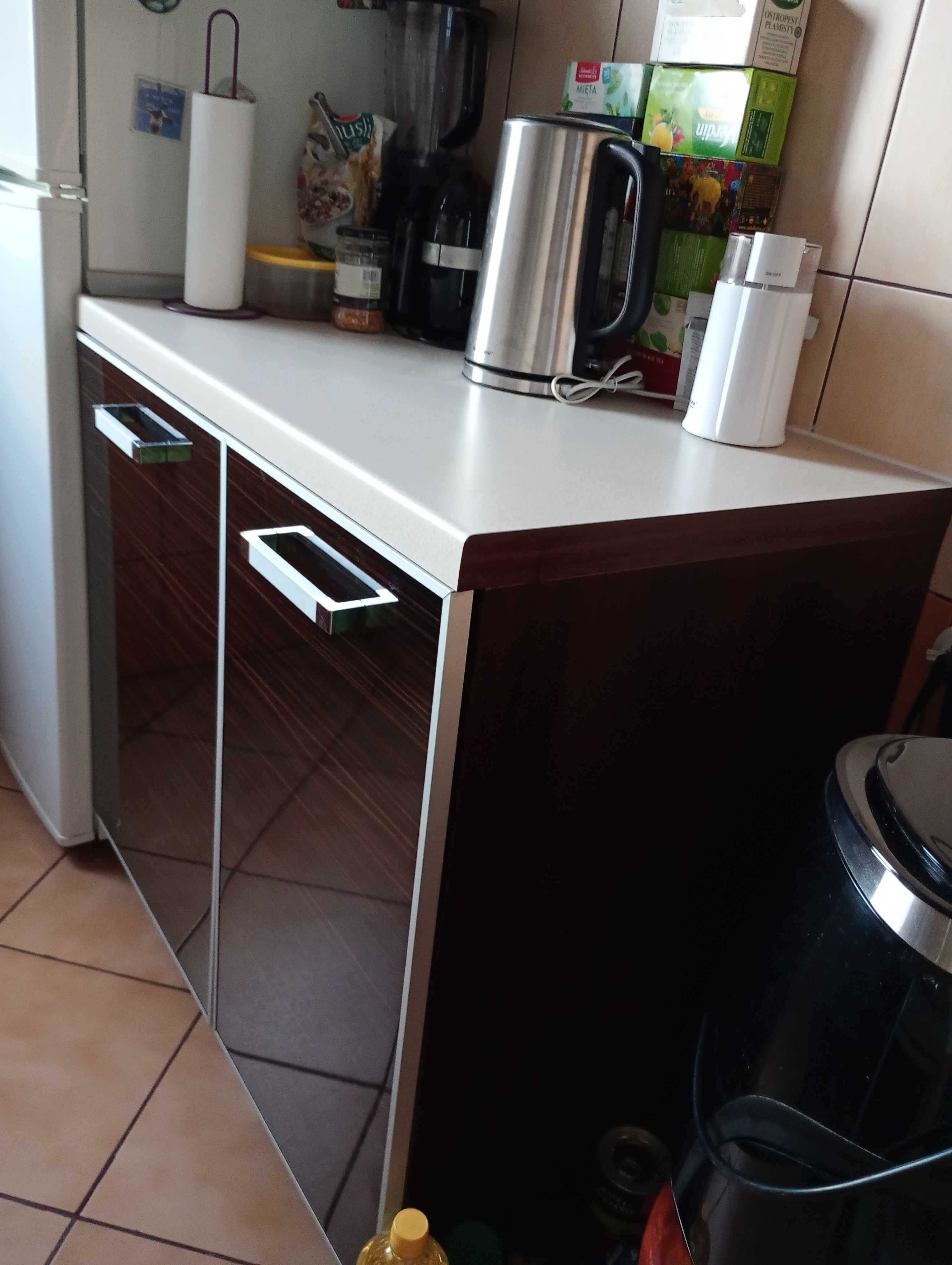 REZERWACJA Meble kuchenne z kuchenką Bosh okapem i zlewem REZERWACJA
