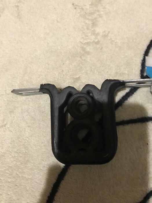 Кріплення вихлопноі труби.