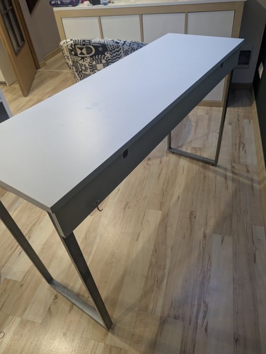 Elegancka Toaletka/Biurko z Szufladami - Styl Nowoczesny!