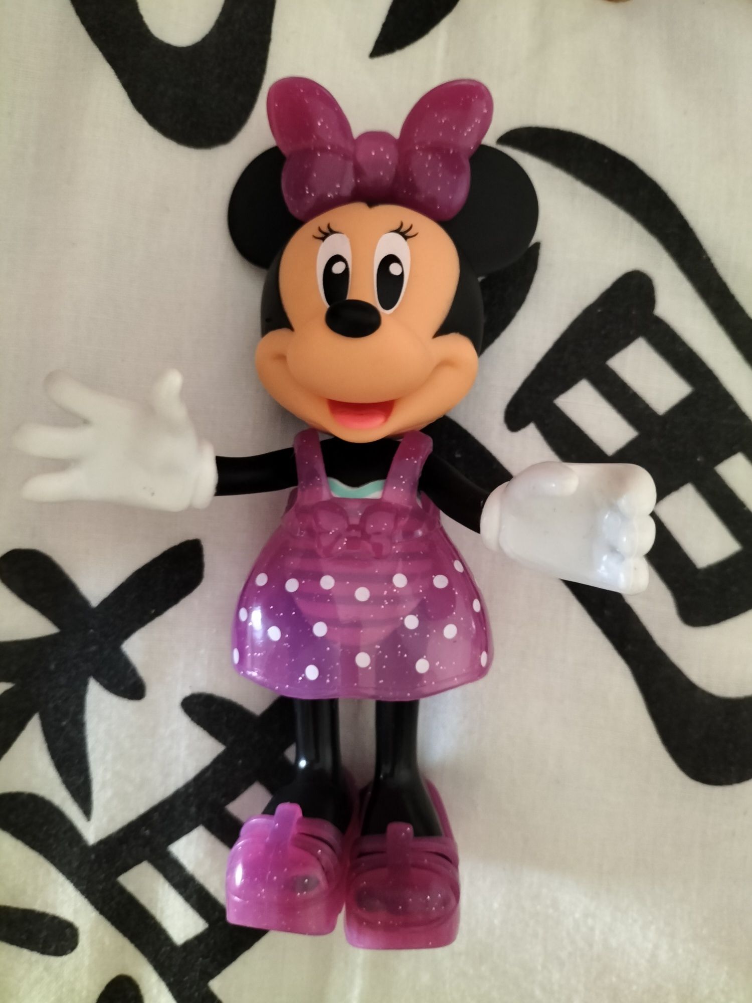 Boneca Minnie com várias roupas