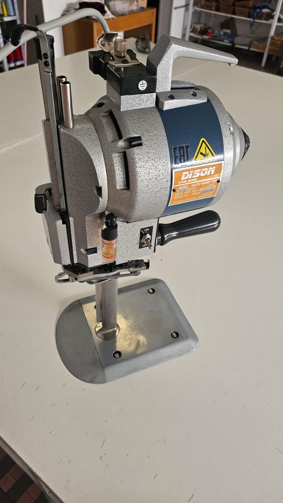 Maquina de corte vertical têxtil