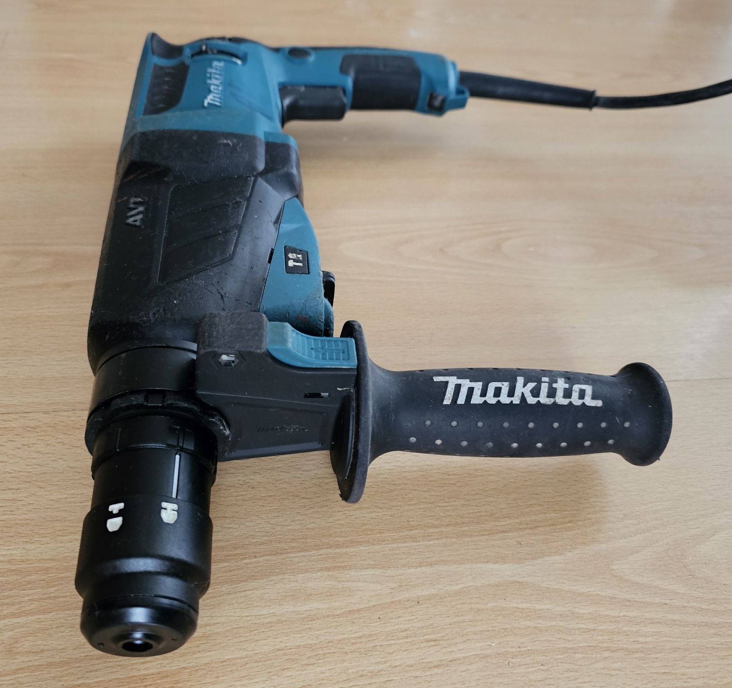 MAKITA HR2631FT Młotowiertarka 2.4J SDS+ 800W Kucie AVT Walizka ŁADNA