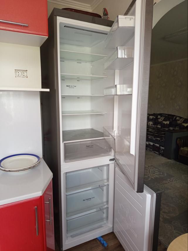 Продам холодильник, майже новий