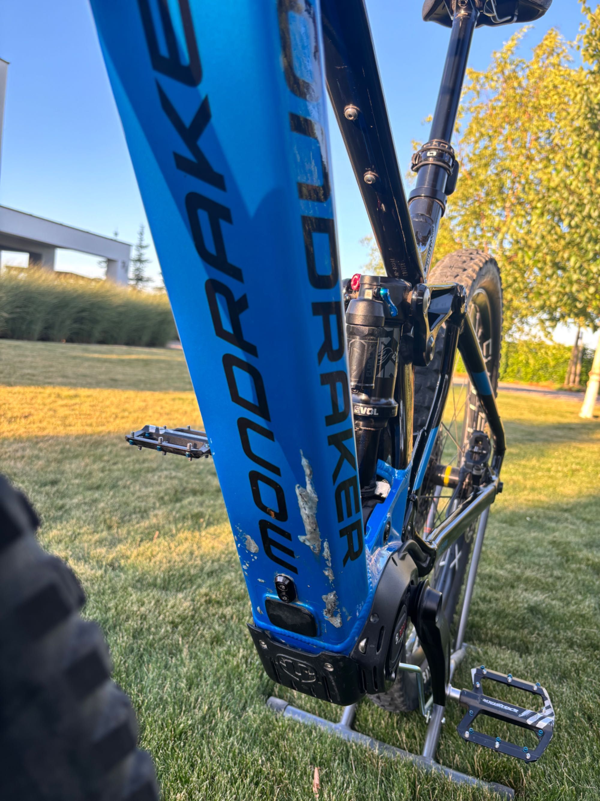 Mondraker Crafty SE – full eMTB, Bosch 625 Wh, Fox 38