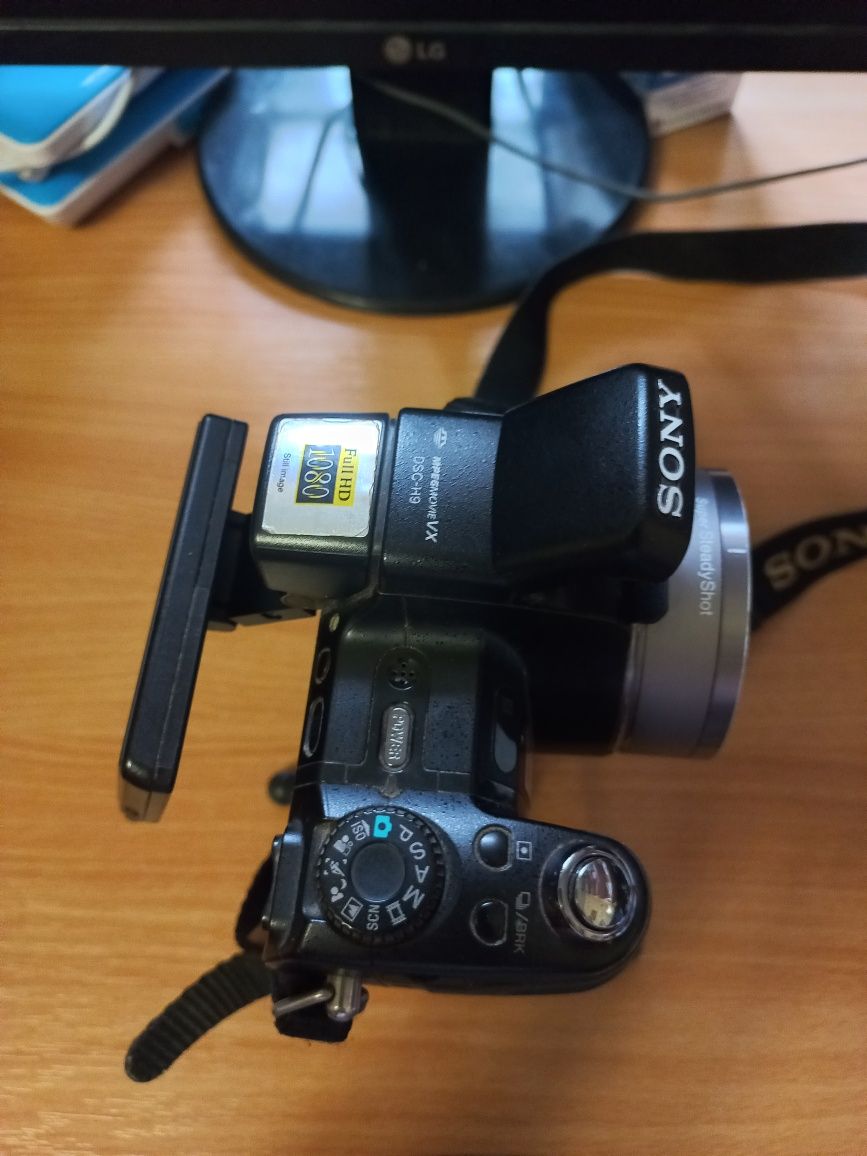 Фотоапарат Sony DSC-H9/B