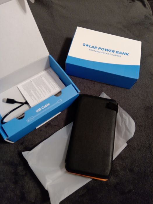 A ADDTOP Przenośny Solarny Powerbank 25000mAh, 4 Panele Słoneczne, 2 w