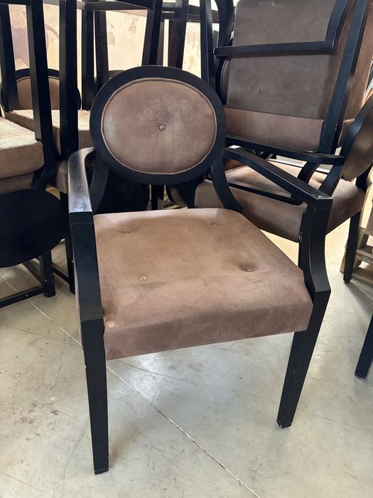 Cadeirão em camurça (2uni)