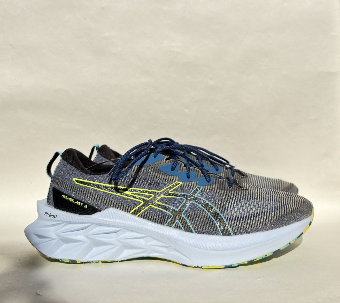 Чоловічі бігові кросівки ASICS NOVABLAST 2 LE 1011B331-001 Оригінал