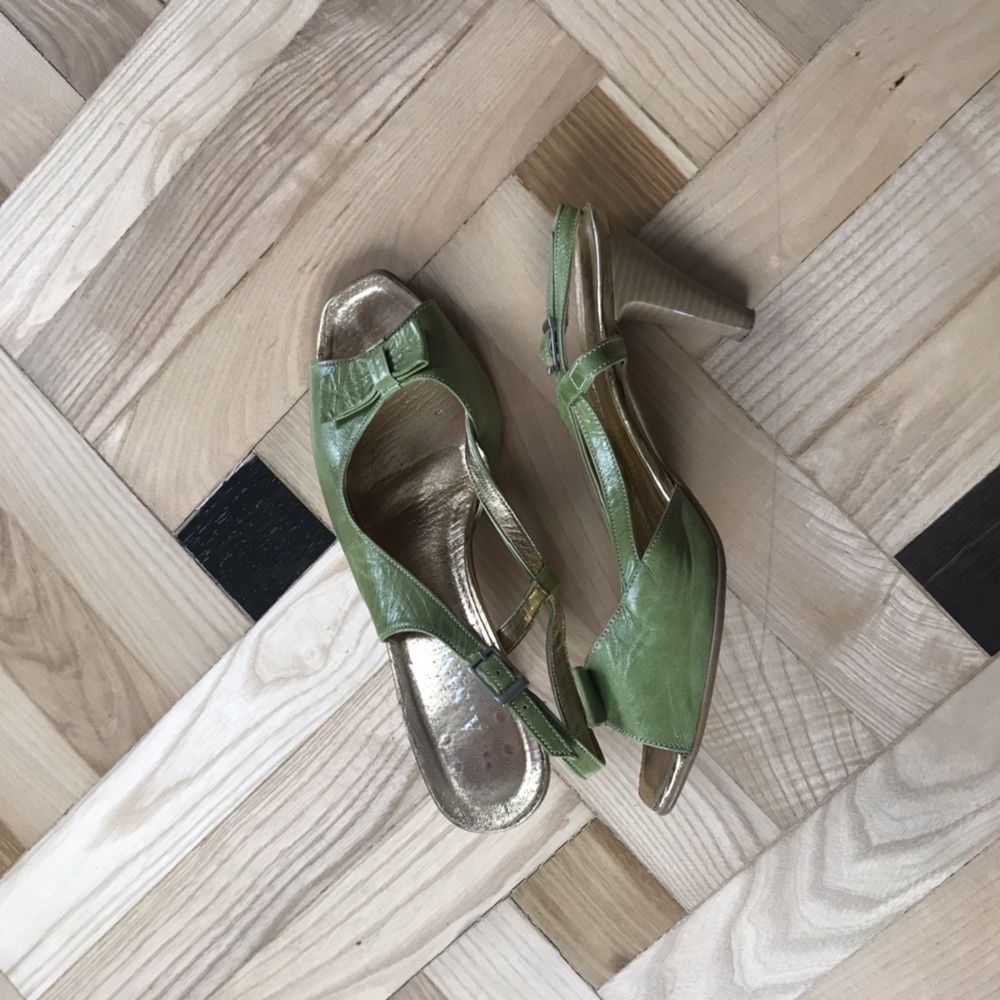zielone buty niski obcas sandałki sandały złote