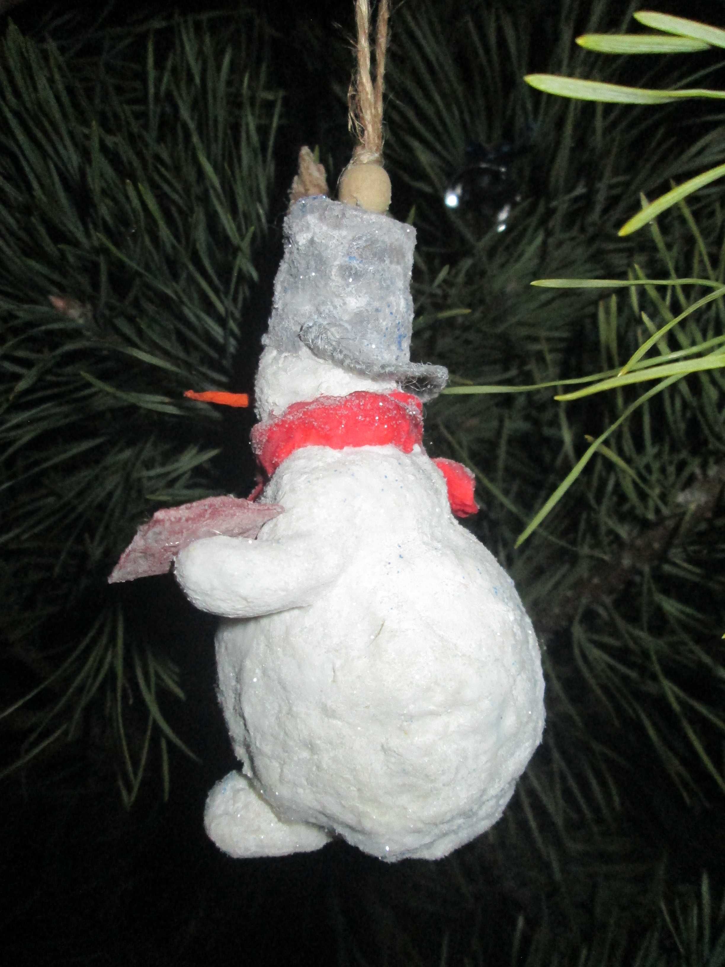 Елочная игрушка: Снеговик-почтовик