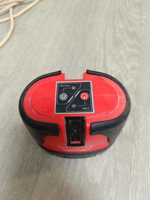 Лазерний рівень Infiniter на запчастини