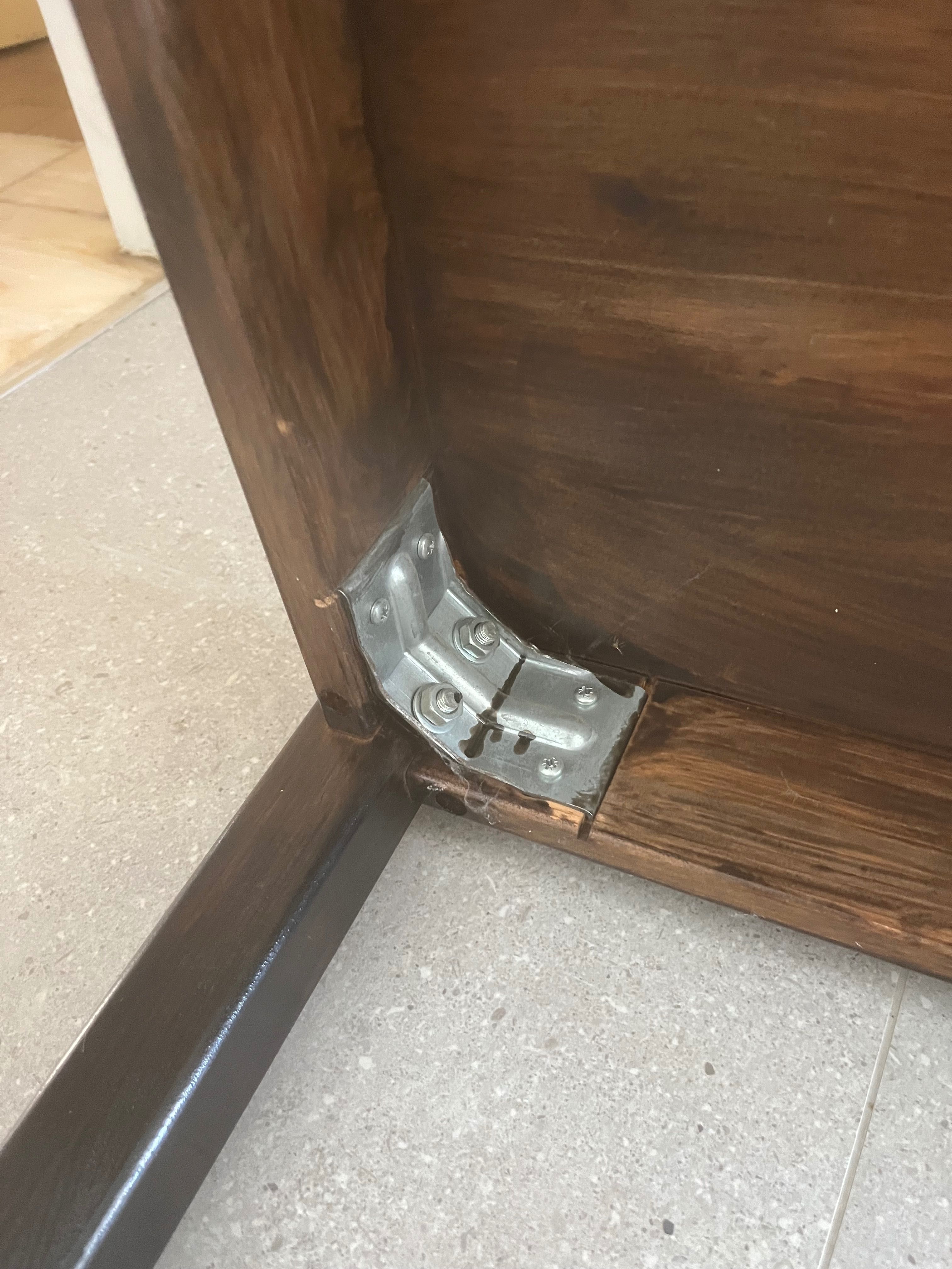 Mesas em pinho em boa condicao