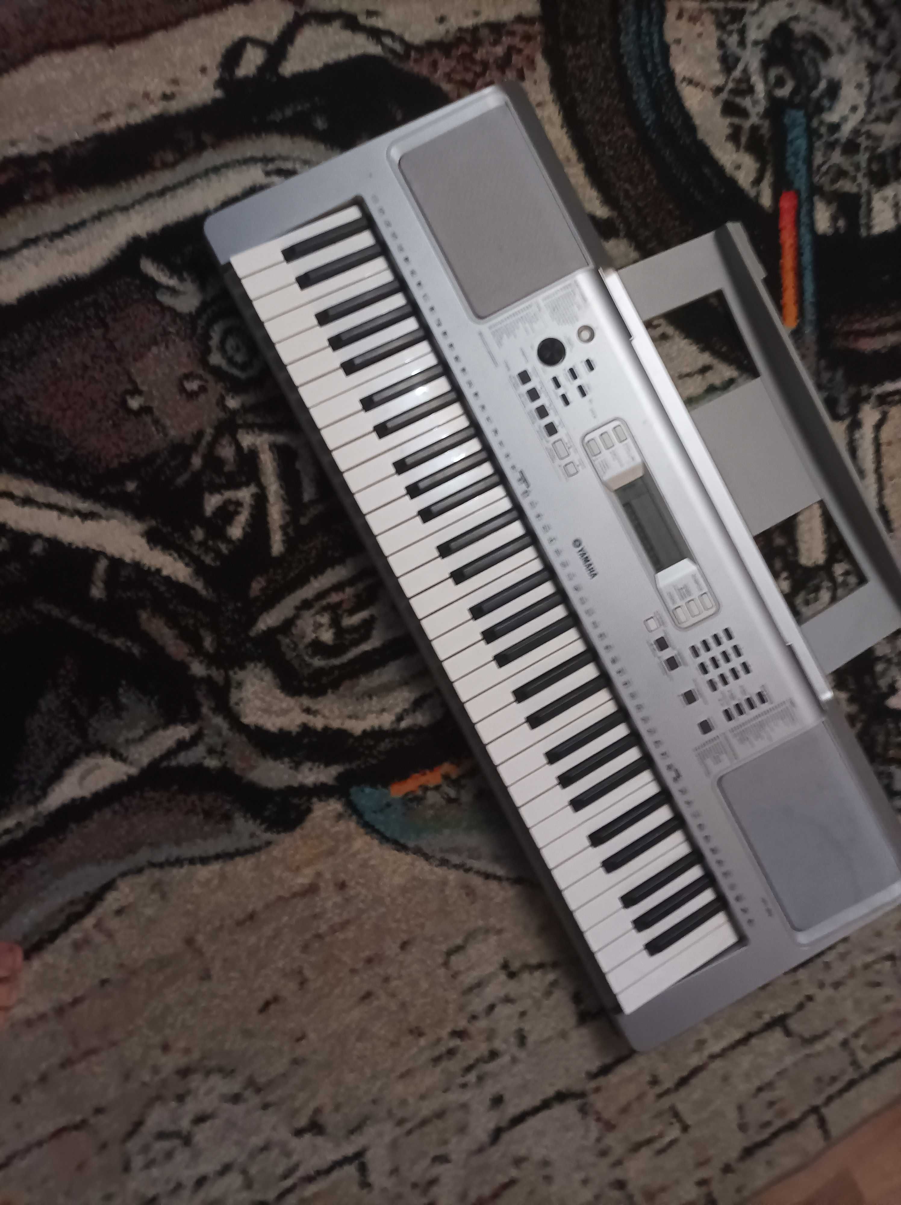 Продам фортепіано YPT-360