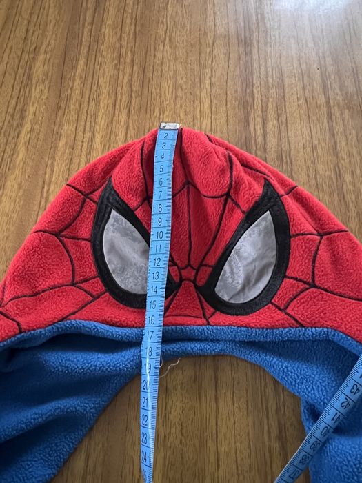 Шапка людина павук