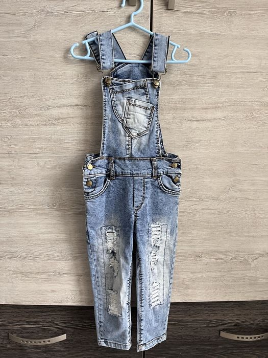 Джинсовий комбінезон для дівчинки 4-5 років