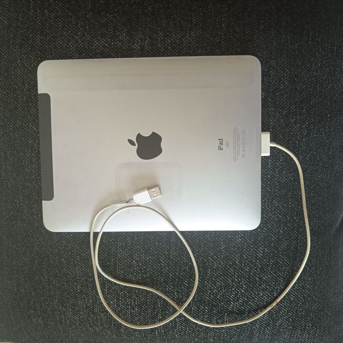 IPad 1 поколения 2010 года на разборку