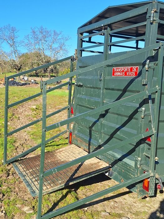 Reboque de animais vivos