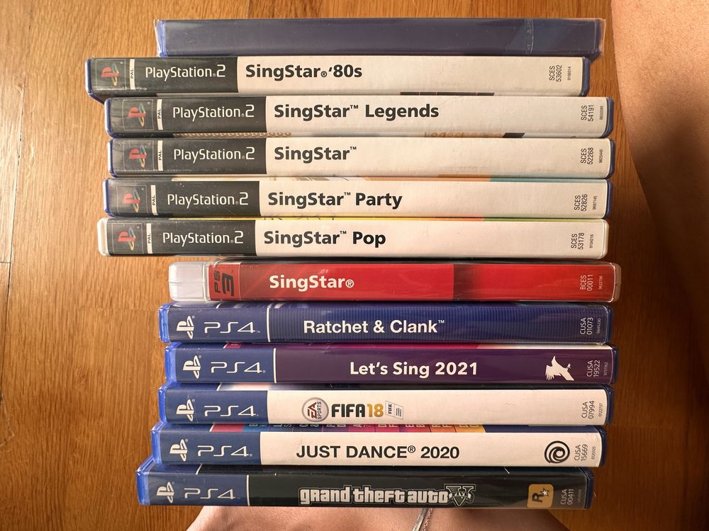 Playstation4 com jogos e comandos