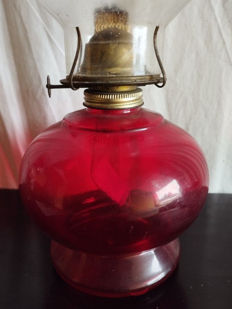 Stara szklana lampka naftowa. Antyk.