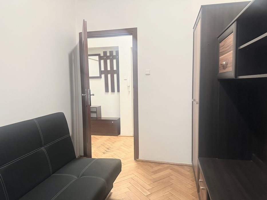 Do wynajęcia M3 z oddzielną kuchnią, idealne dla studentów.