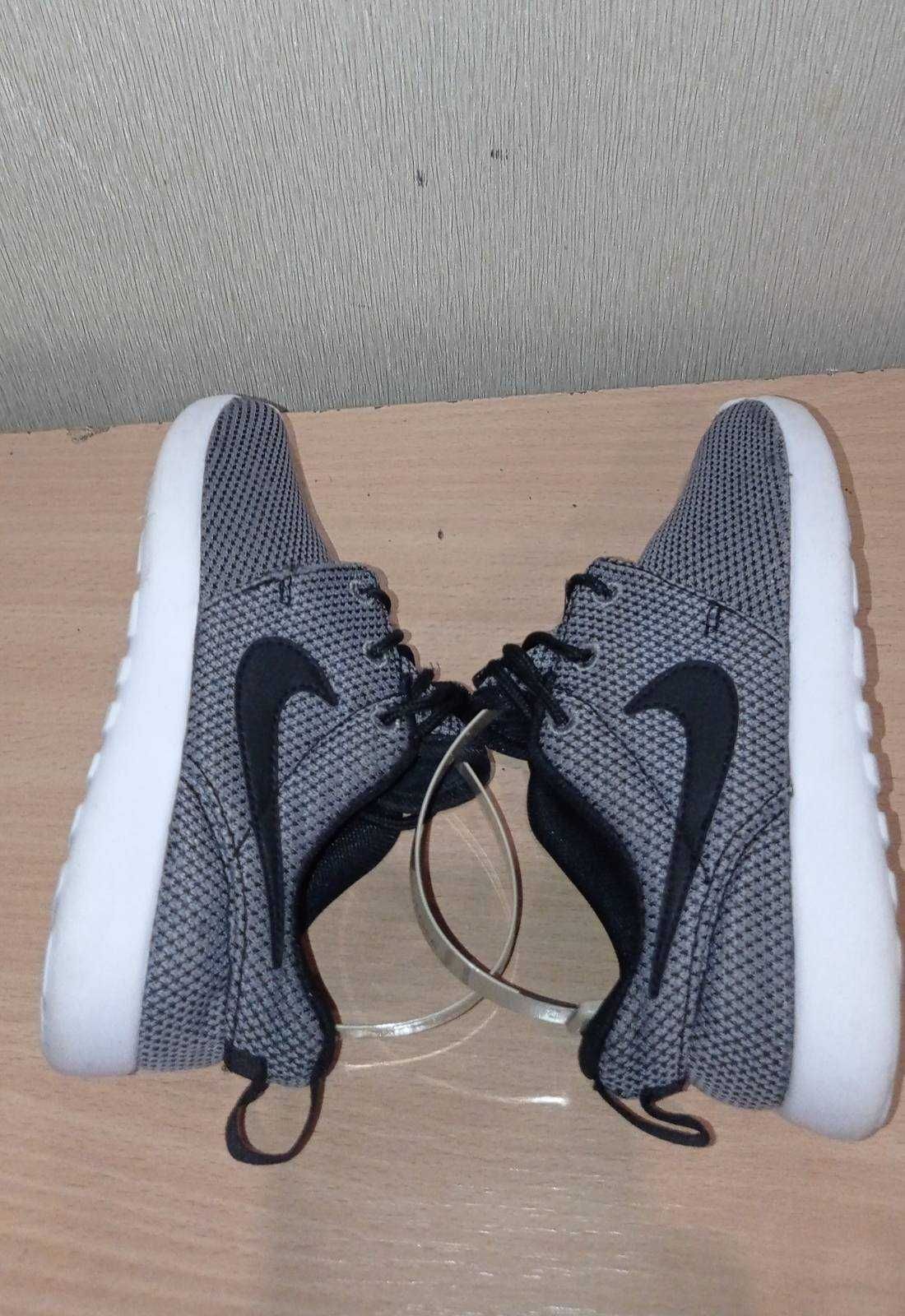 Кросiвки фiрми Nike 29.5 розмiру
