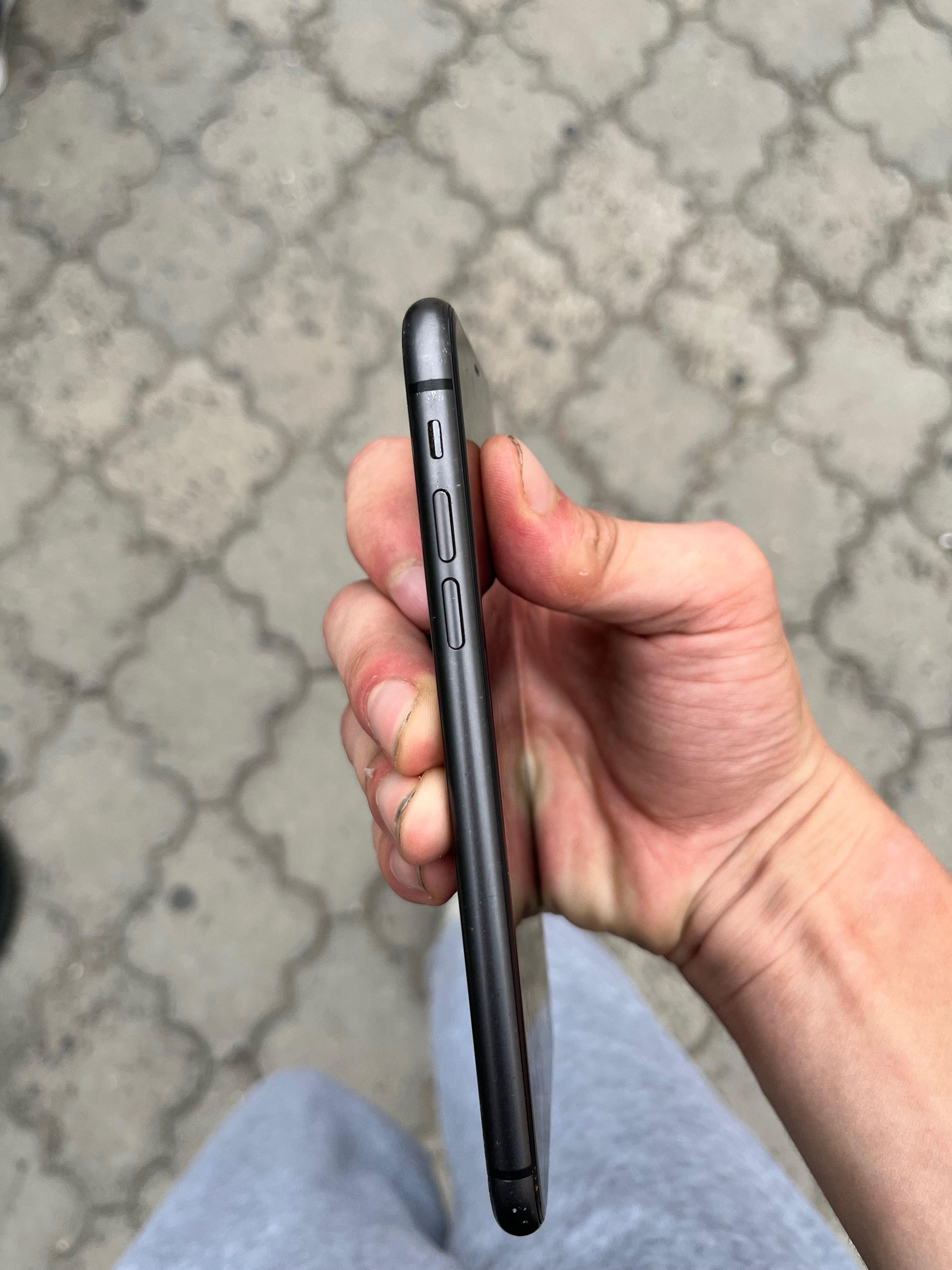 Sprzedam iPhone'a 11
