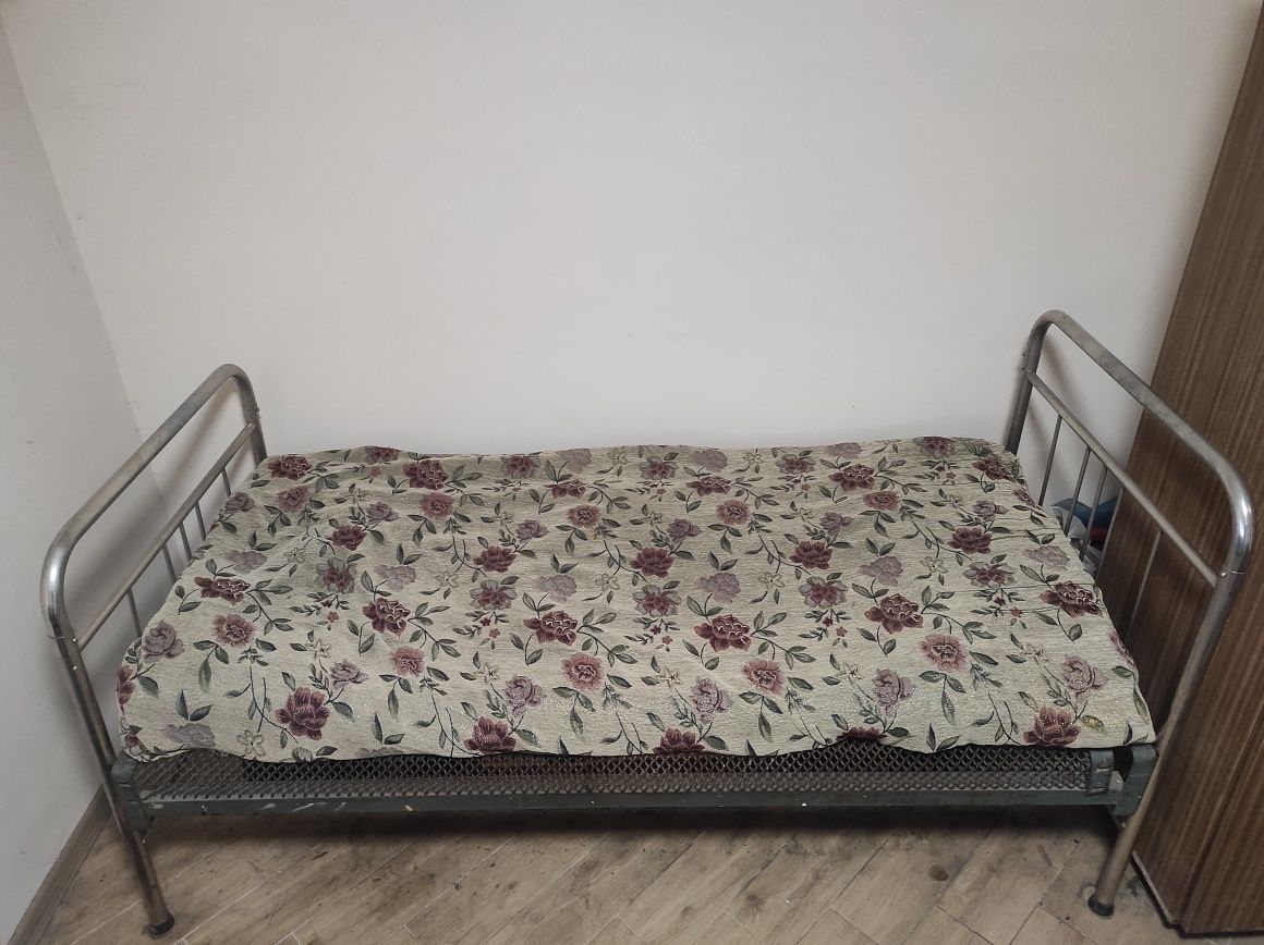 Ліжко металеве з матрацом