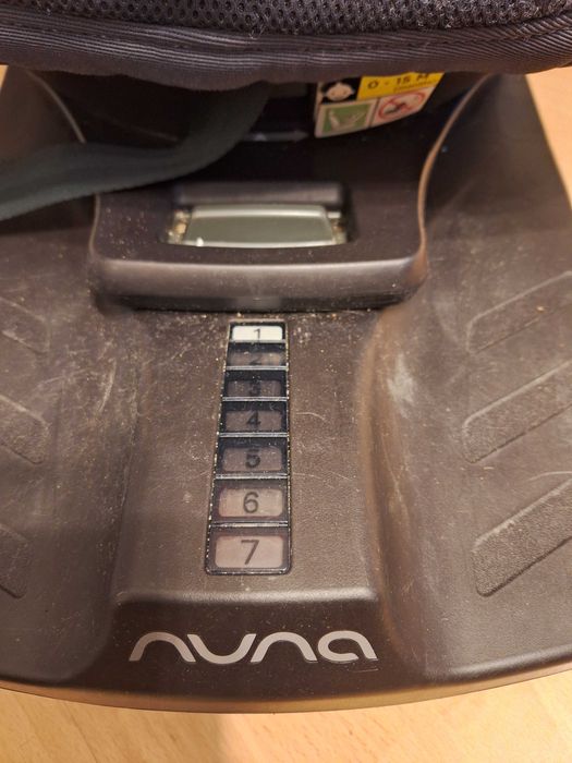 Fotelik dzieciecy obrotowy