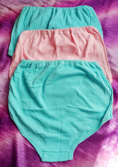 Zestaw 3 par nowych, dużych, ciepłych majtek damskich,80 % bawełny