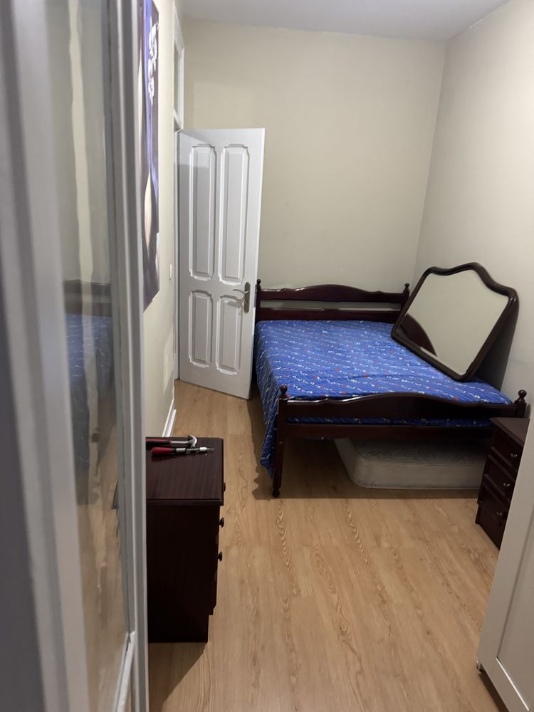Quarto para arrendar na graça a 10 minutos da estaçao santa polonia