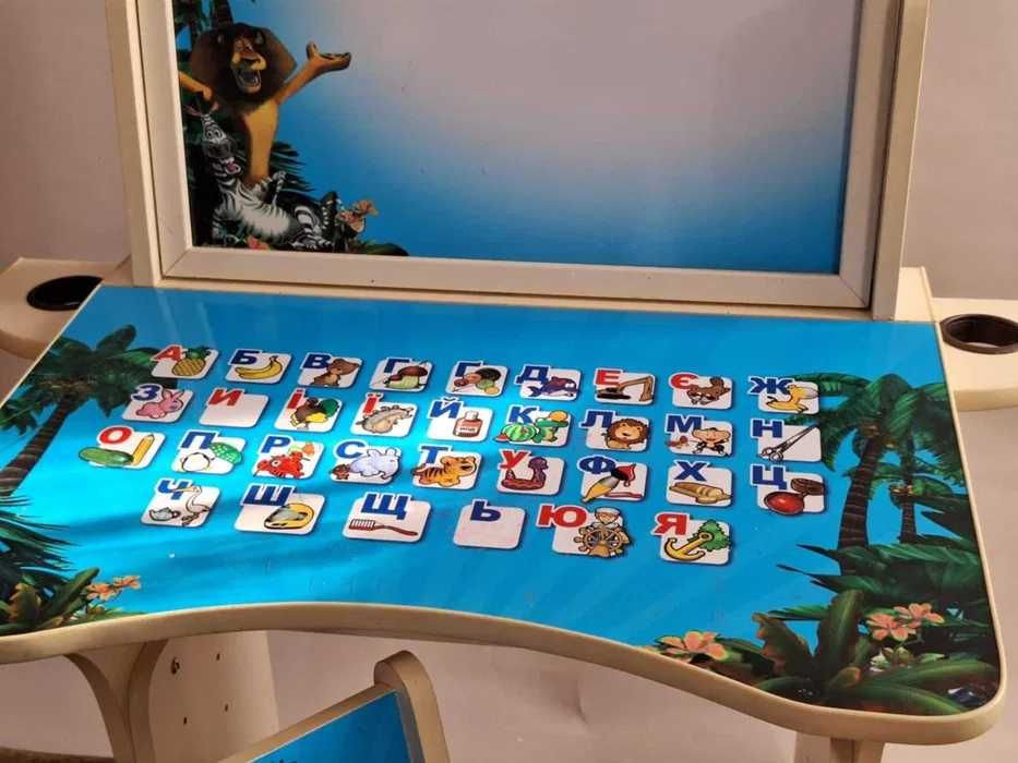 Дитяча парта-стіл з мольбертом «Мадагаскар» і регульованим стільцем