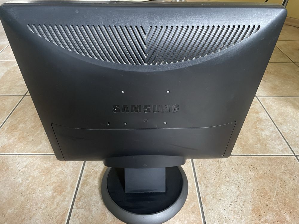 OKAZJA!!! Monitor Samsung 19”