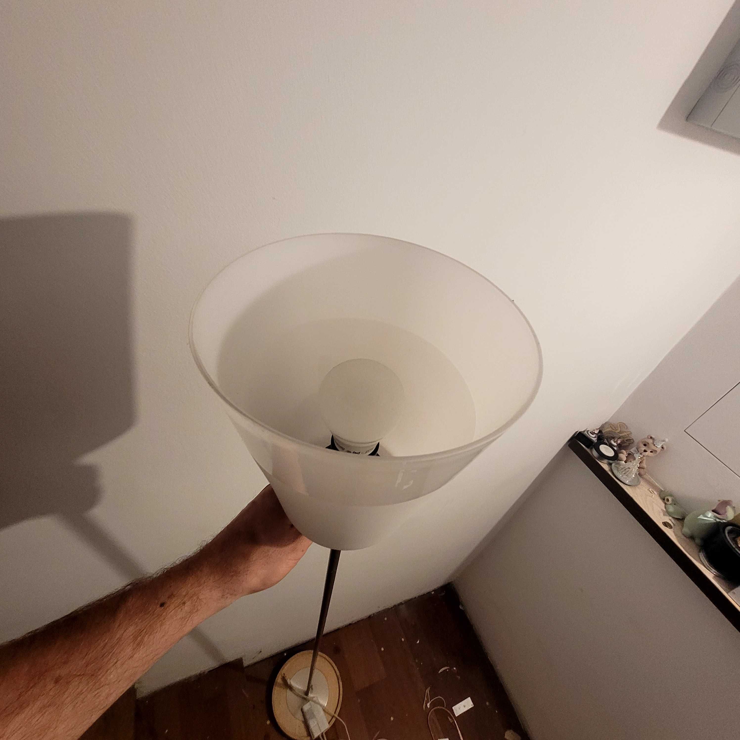 Lampa podlogowa wolnostojąca