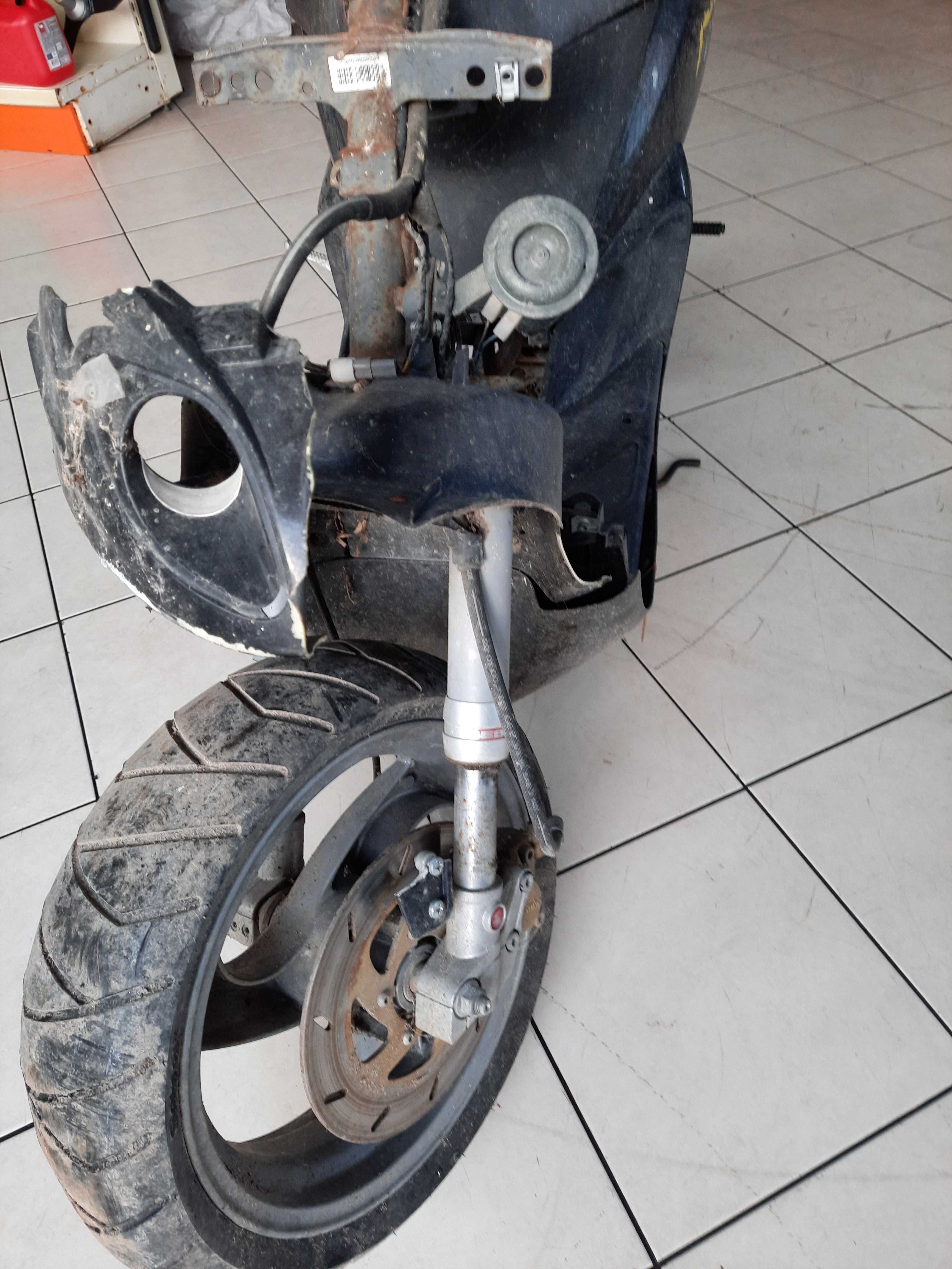 Piaggio Nrg exteme acidentada.