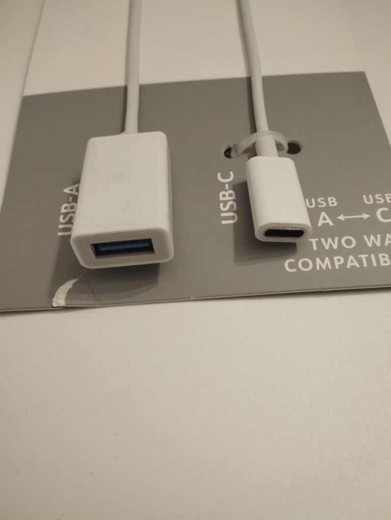 Zestaw kabli USB.