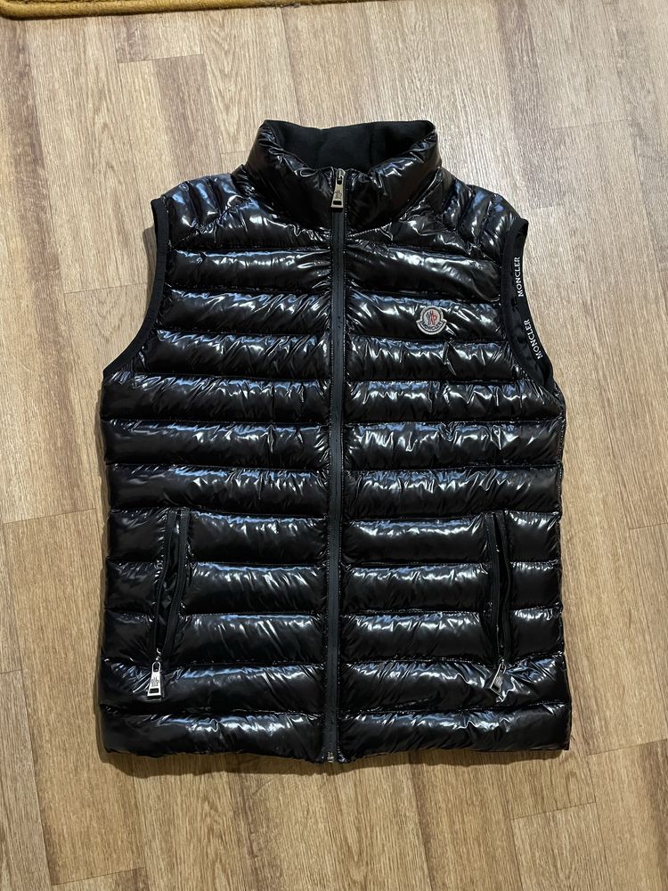 Жилетка Moncler ..