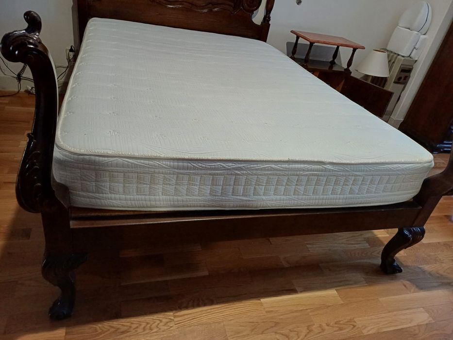 Quarto de Casal cama e 2 mesinhas de Cabeceira Luis XV