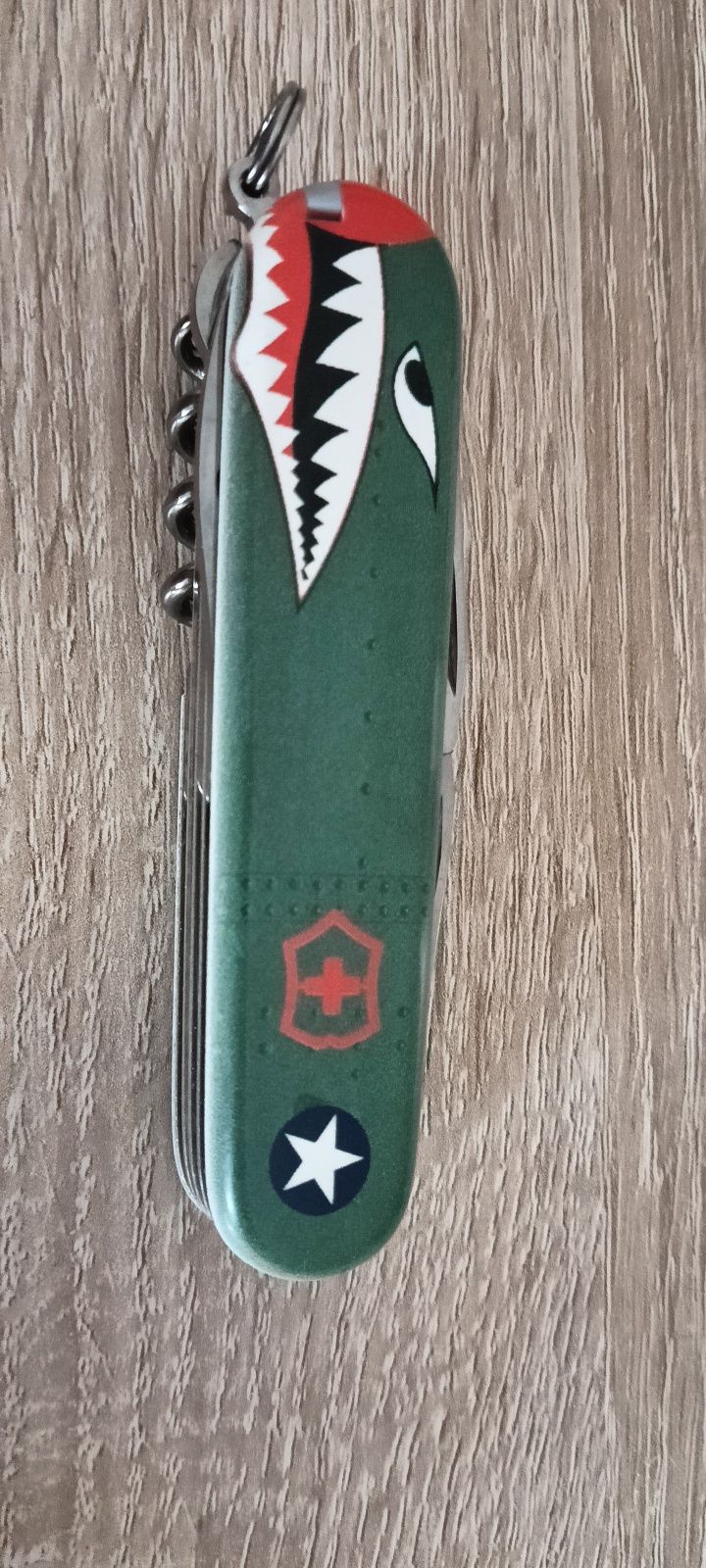 Victorinox huntsman warhawk