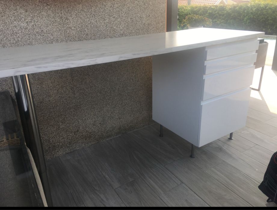 Movel com bancada de apoio
