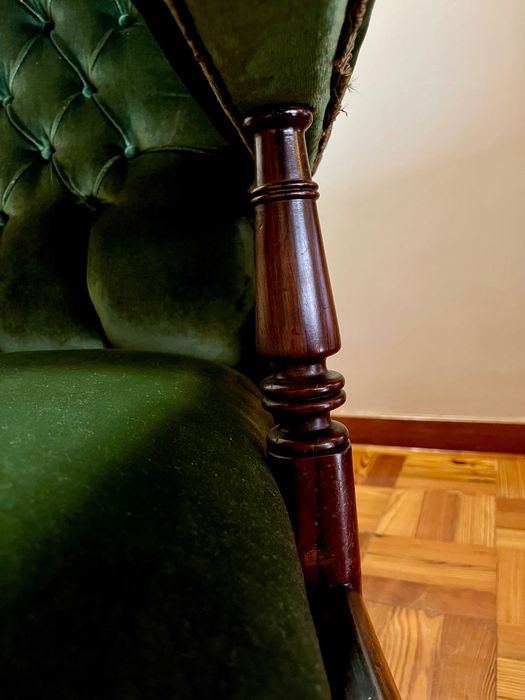 Cadeira de braços reclinável