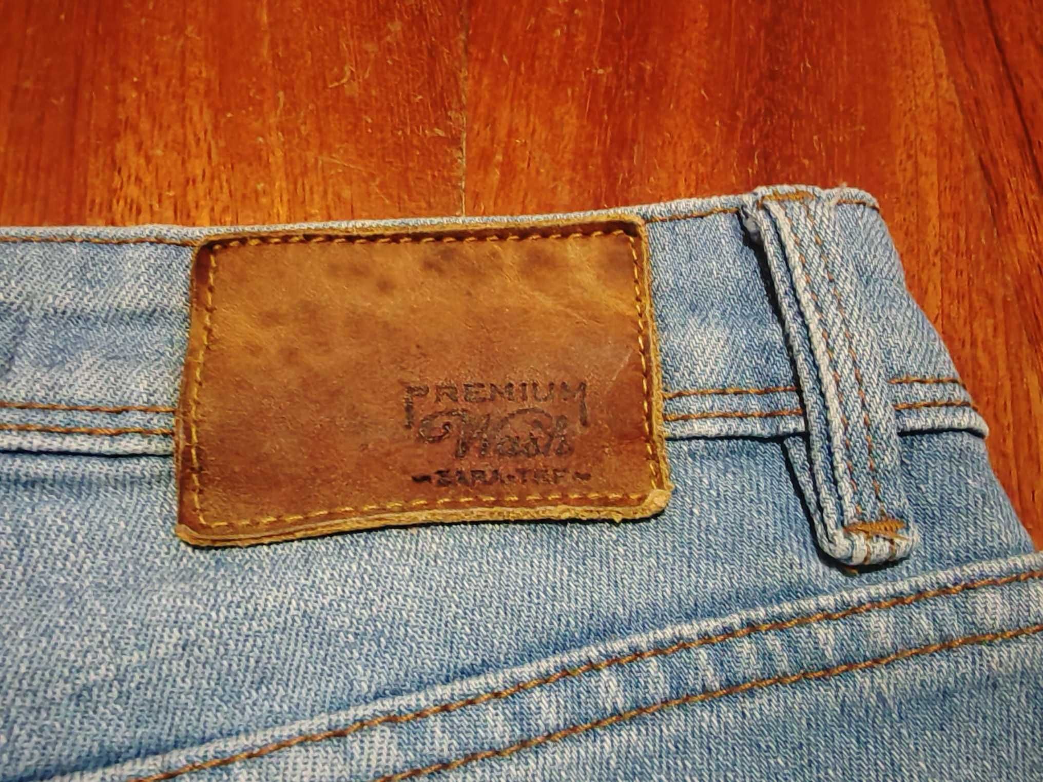 Calções em ganga elástica da marca Zara. Novos. Sem uso.