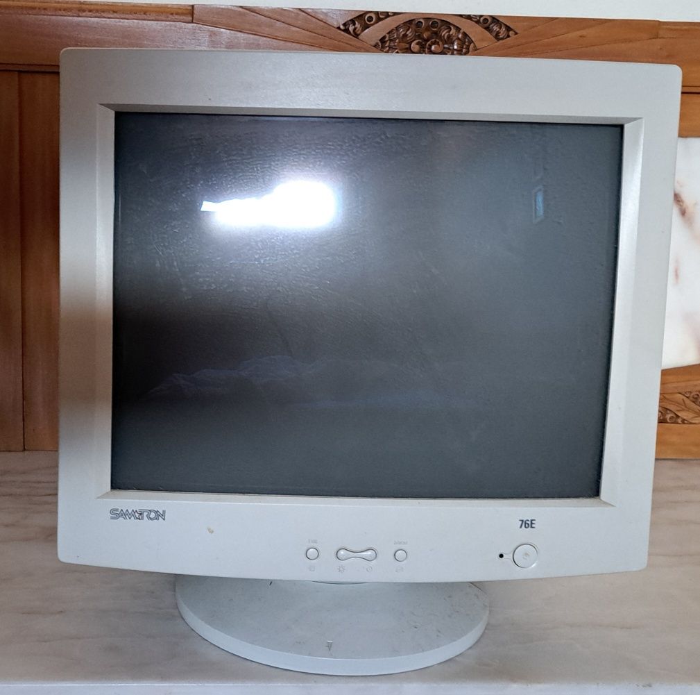 Monitor crt Samtron