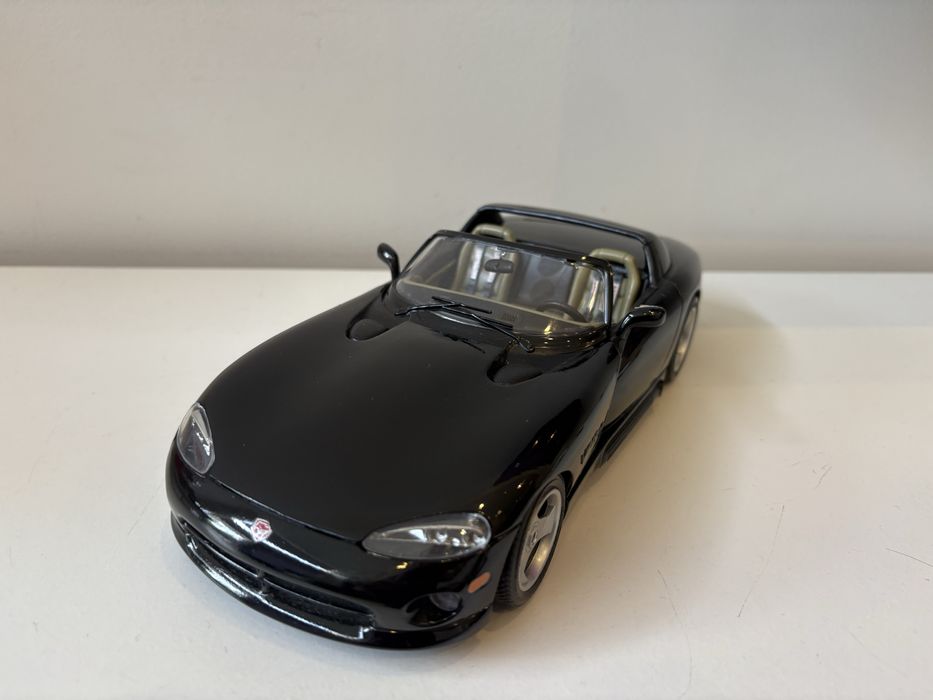 Model Dodge Viper RT10 1:18 BBurago Burago (maisto welly)